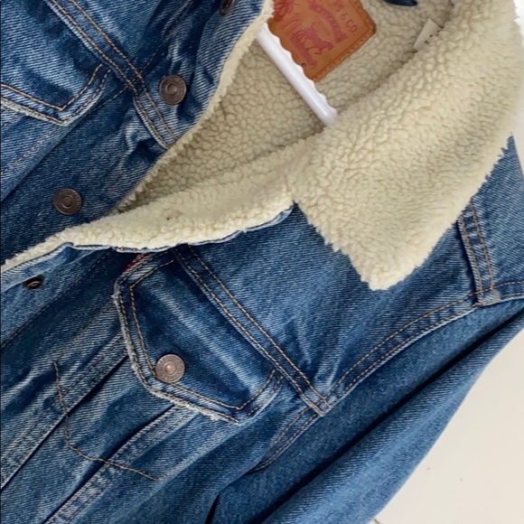 Levi’s fuzzy jean jacket - Picture 3 of 4